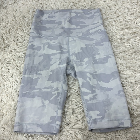 lululemon athletica Pants - Lululemon Wunder Under Short 10" *Ribbed Incognito Camo Jacquard Alpine White